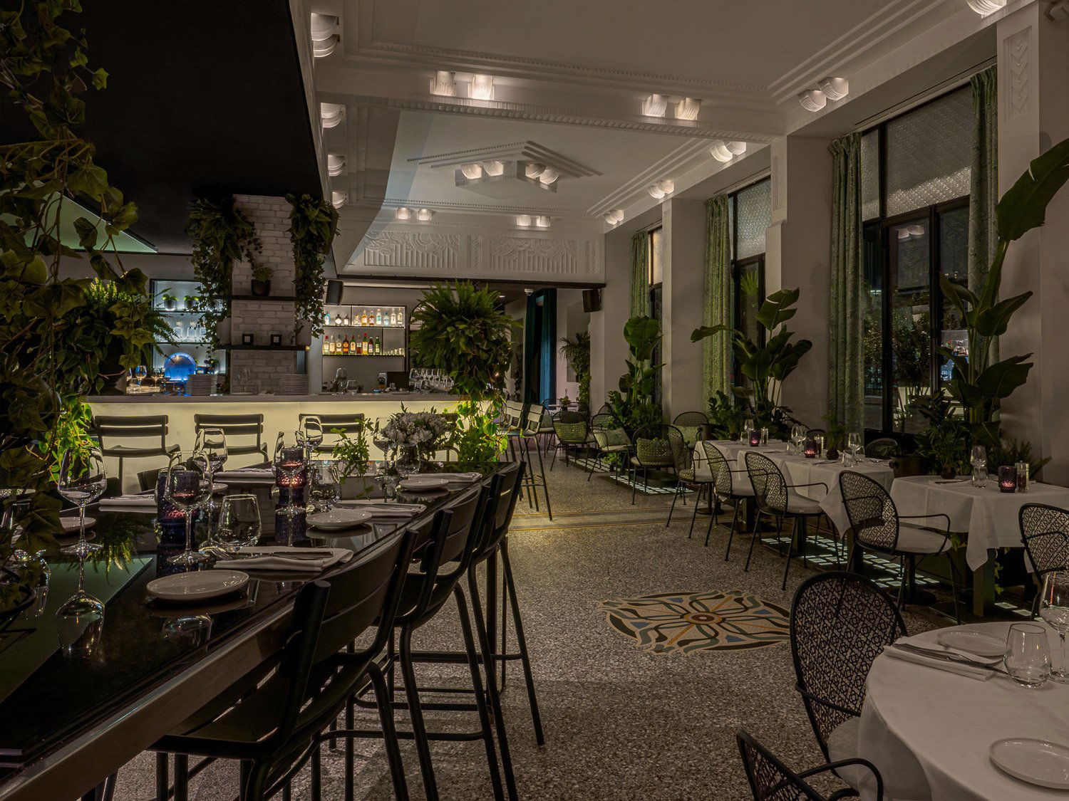 Rooftop Molitor, Restaurant in Paris
