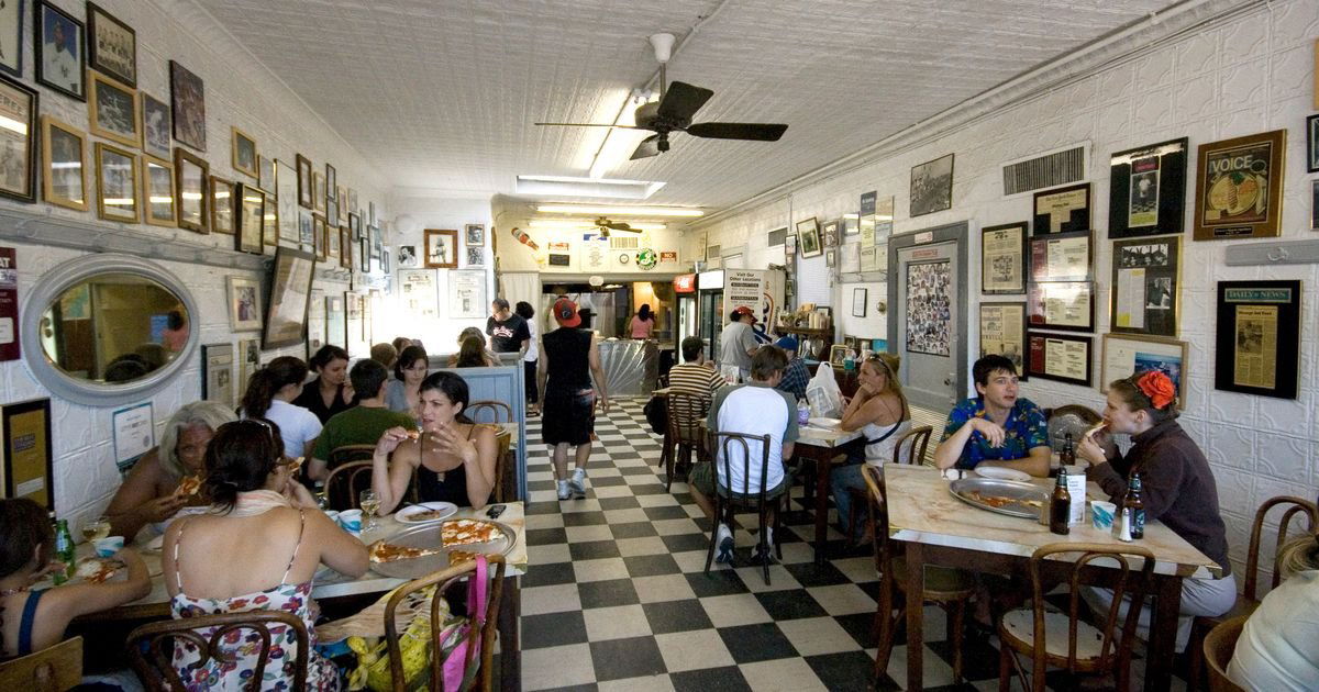 Totonno’s Pizzeria Napolitano, Restaurant in New York City