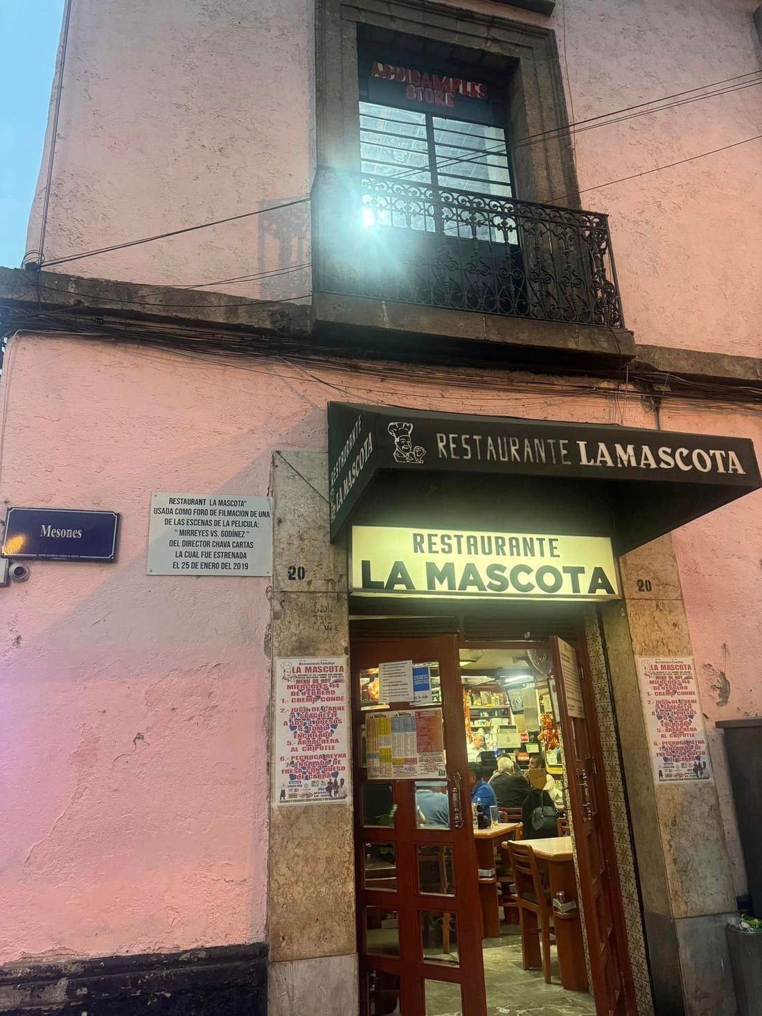 La Mascota, Restaurant in Mexico City