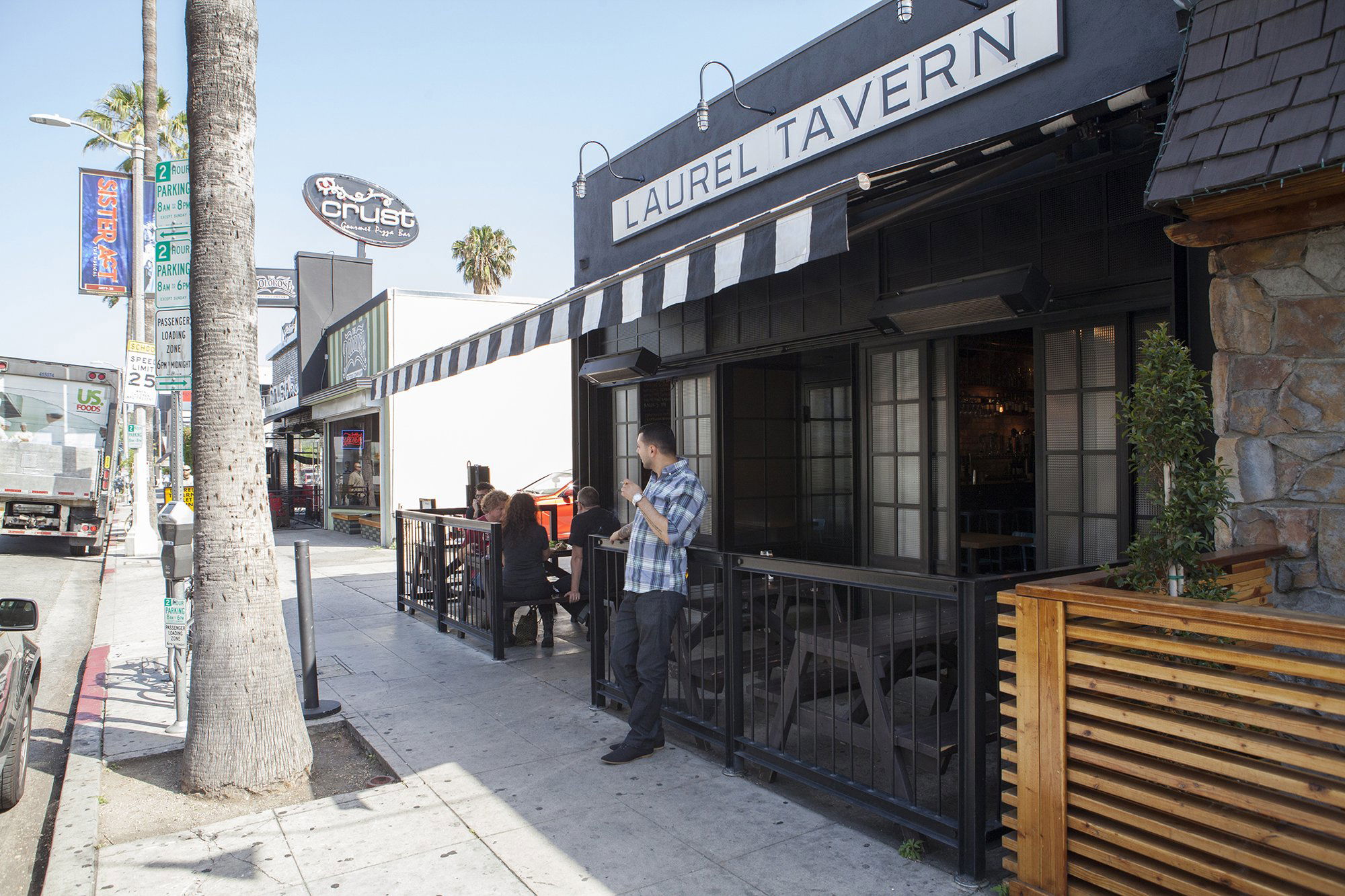 Laurel Tavern, Restaurant in Studio City
