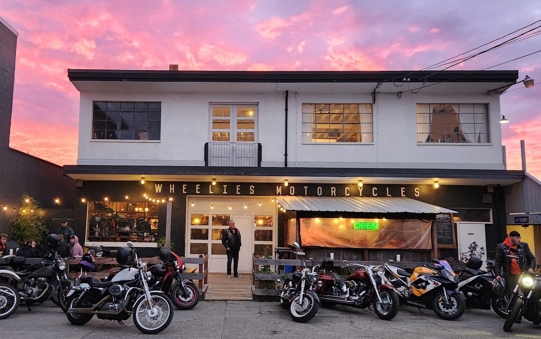Wheelies Motorcycles & Cafe, Restaurant in Victoria