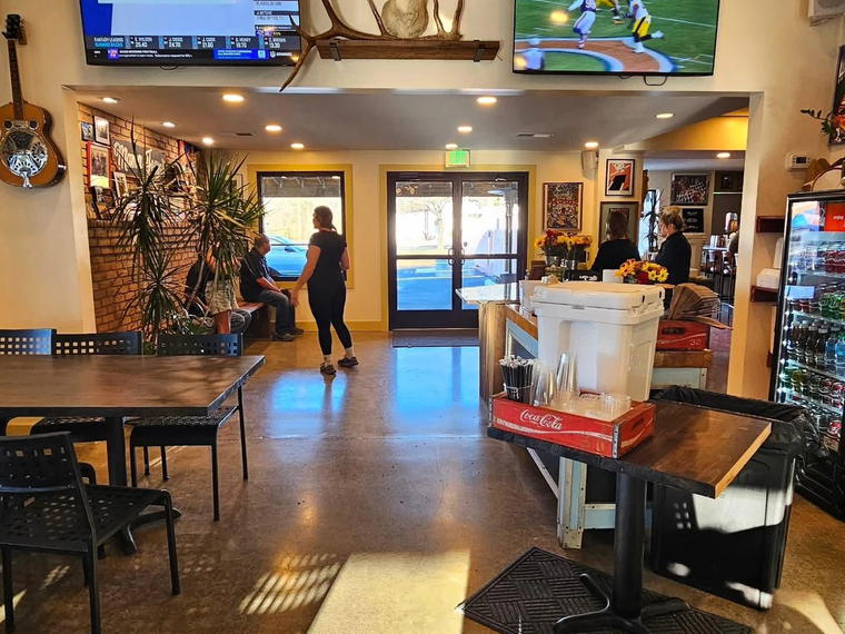 Mama Jean's BBQ, Roanoke, United States