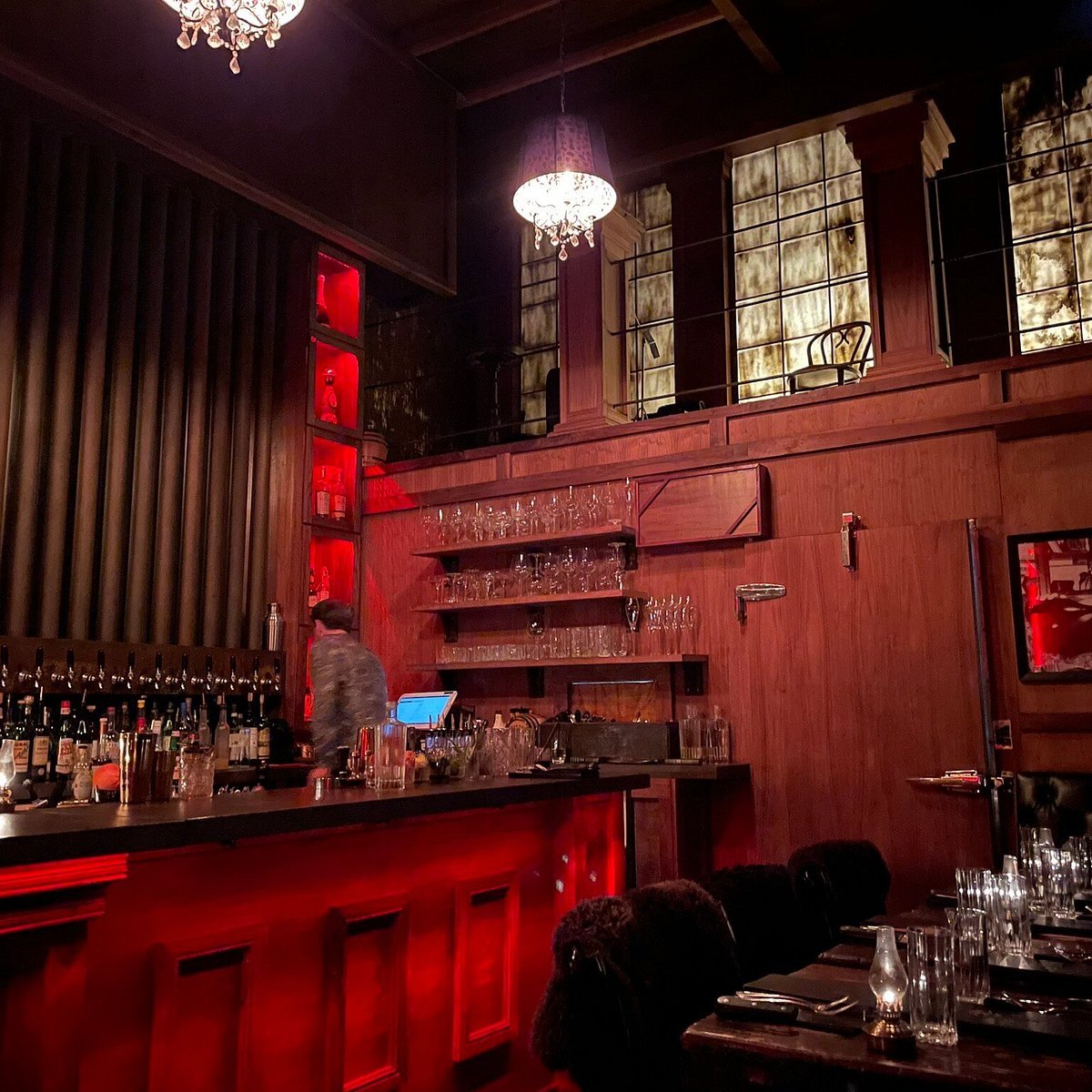 Gaslamp restaurant in Kailua, United States
