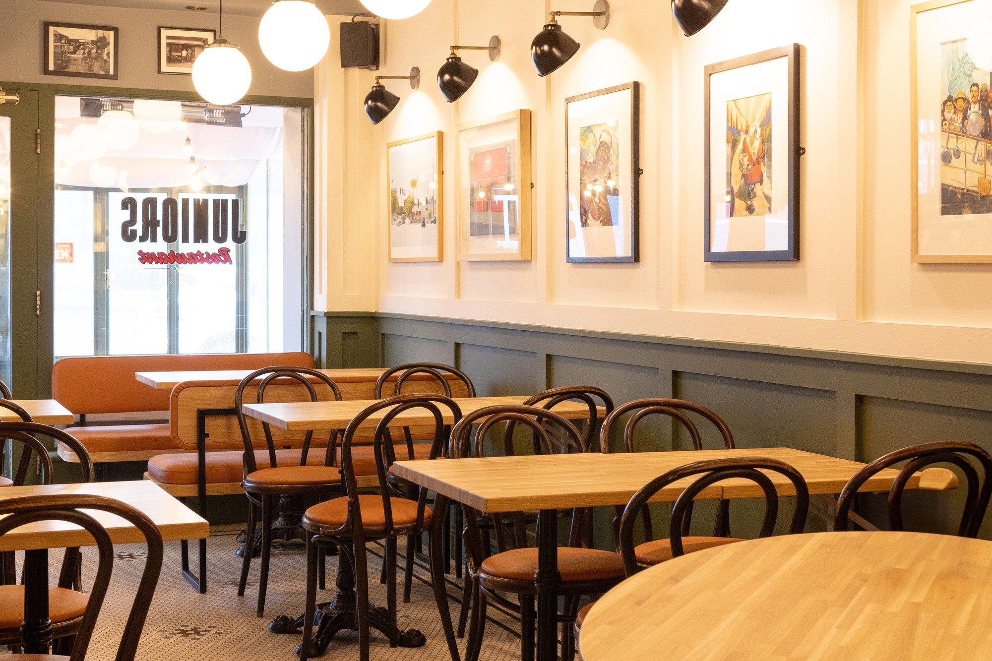 Juniors Deli & Cafe restaurant in Dublin, Ireland