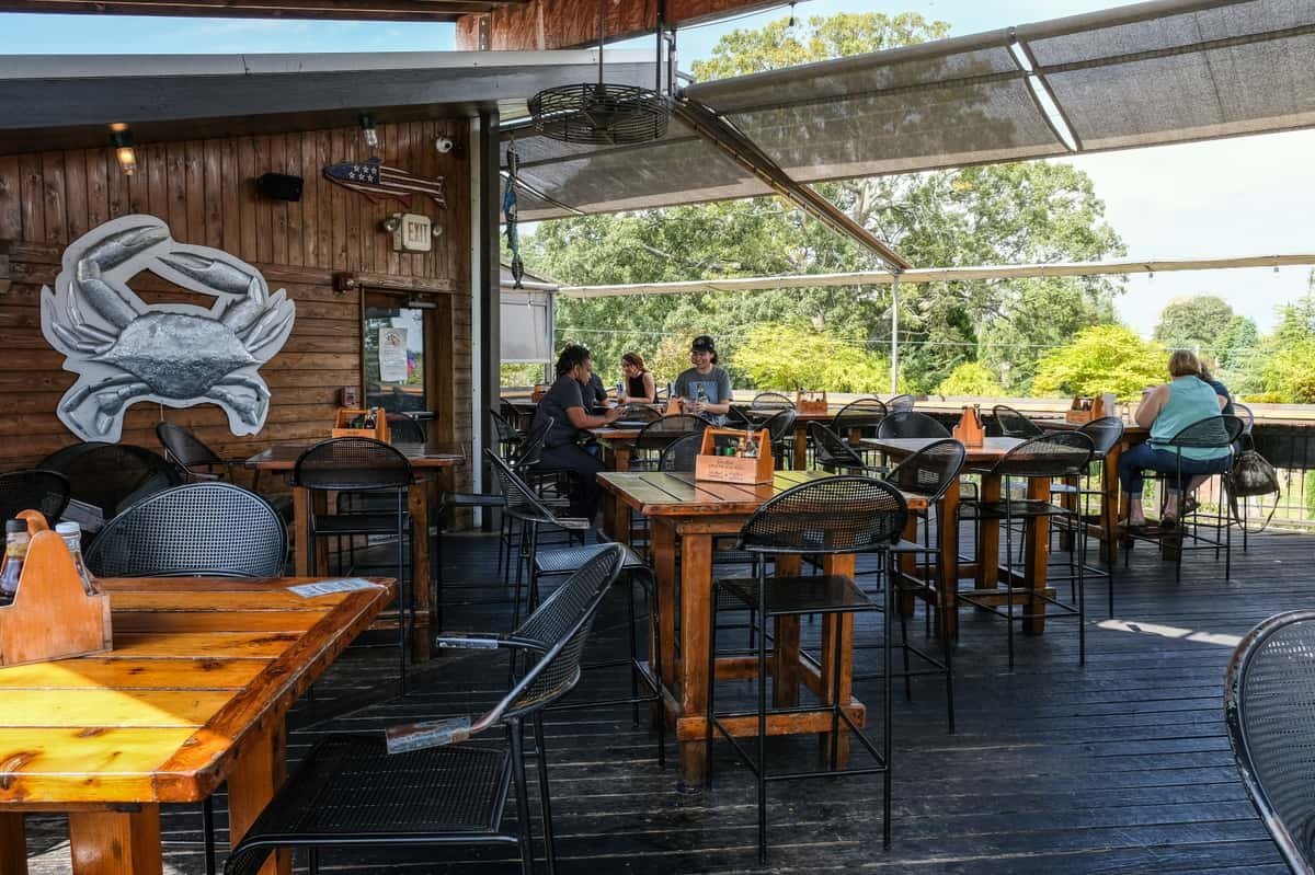 Six Feet Under Pub & Fish House - Grant Park restaurant in Atlanta, United States