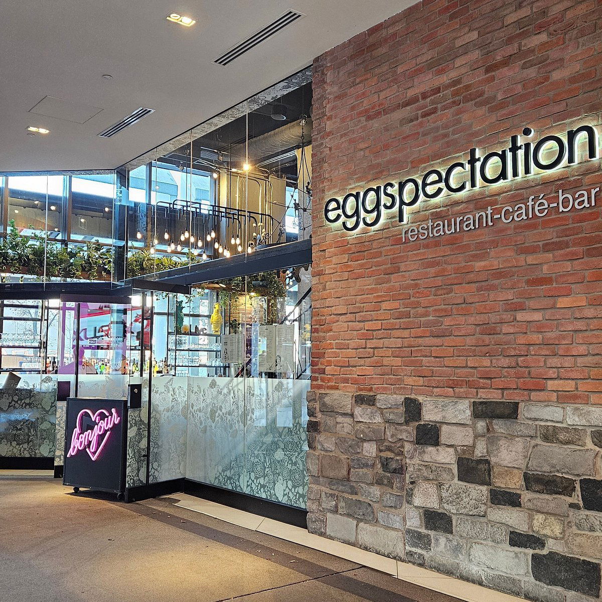 Eggspectation - Complexe Desjardins, Restaurant in Montréal