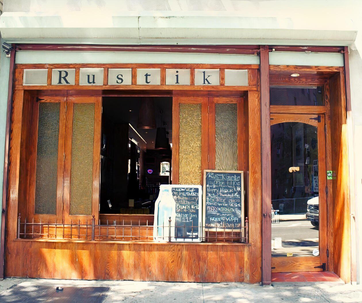 Rustik Tavern restaurant in New York City, United States