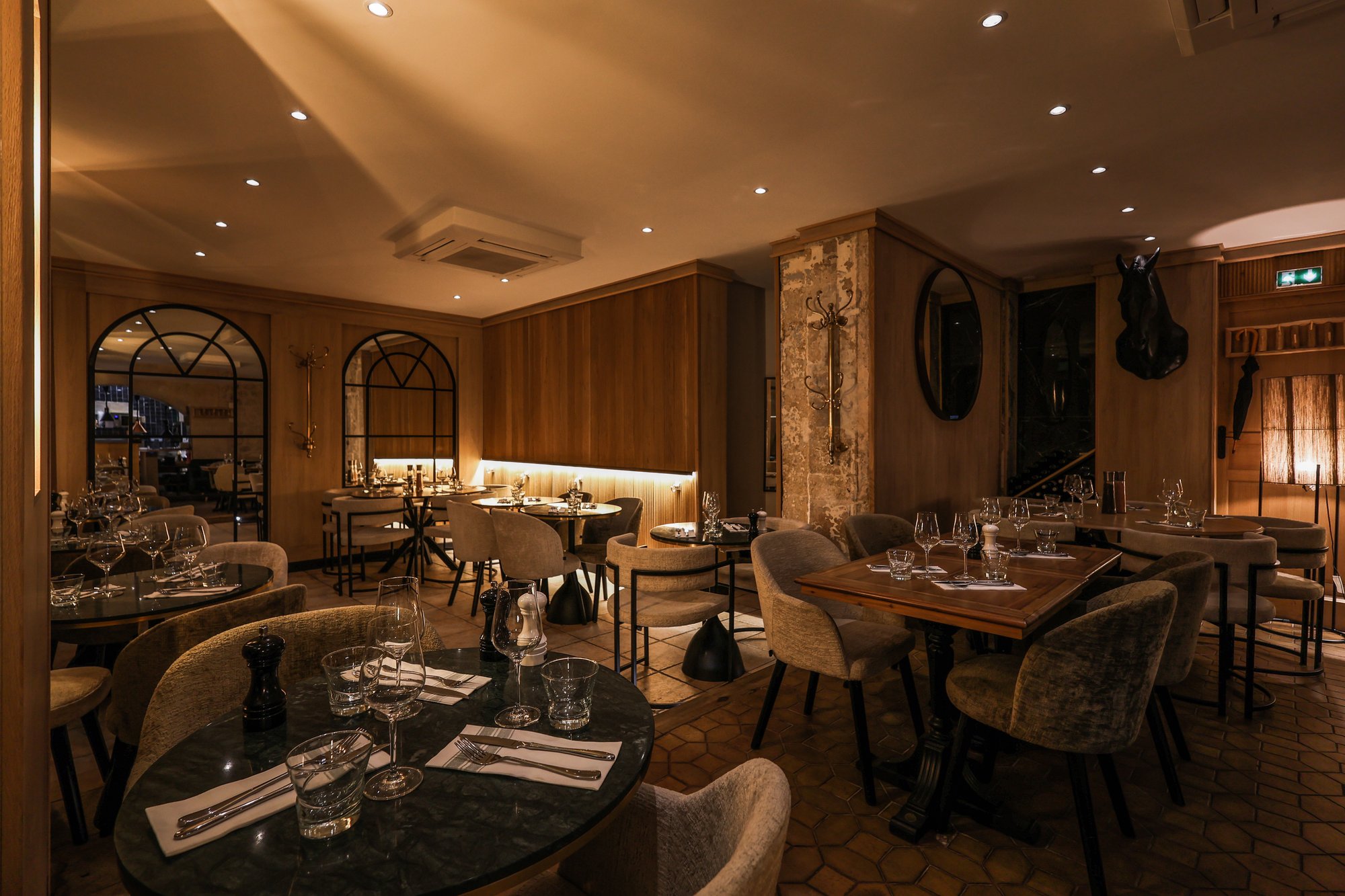 Colisée 56, Restaurant in Paris