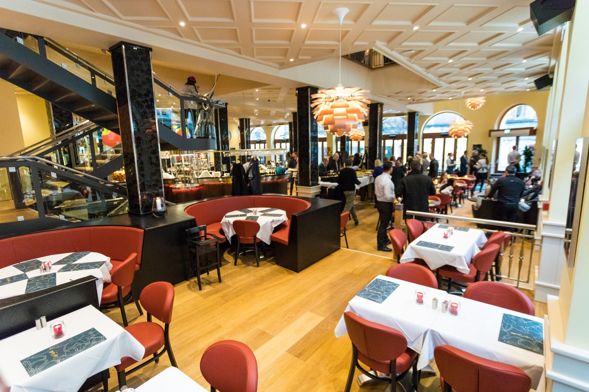 Cafe Vivaldi, Restaurant in Holb K
