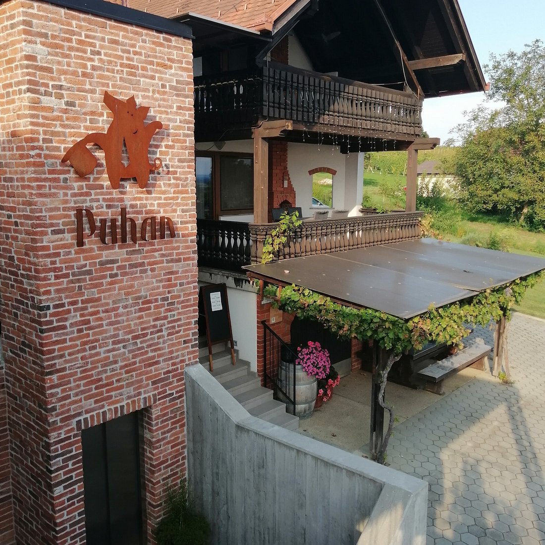 Turistična kmetija Puhan restaurant in Moravske Toplice, Slovenia
