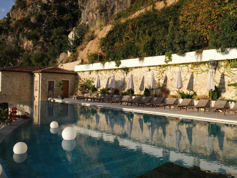 Zoe Hora, Dhermi, Albania