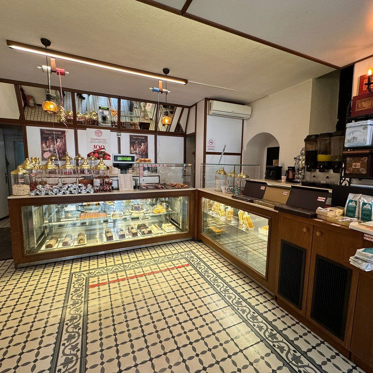 Ali Muhiddin Haci Bekir, Restaurant in Istanbul