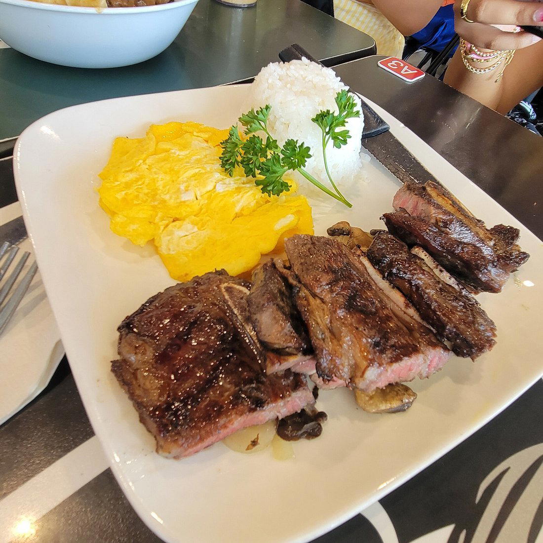 Boots & Kimo's Homestyle Kitchen restaurant in Kailua