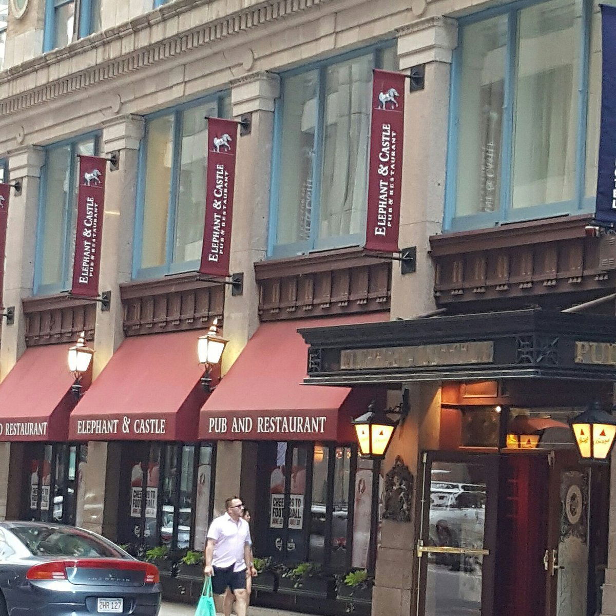Elephant & Castle, Restaurant in Boston