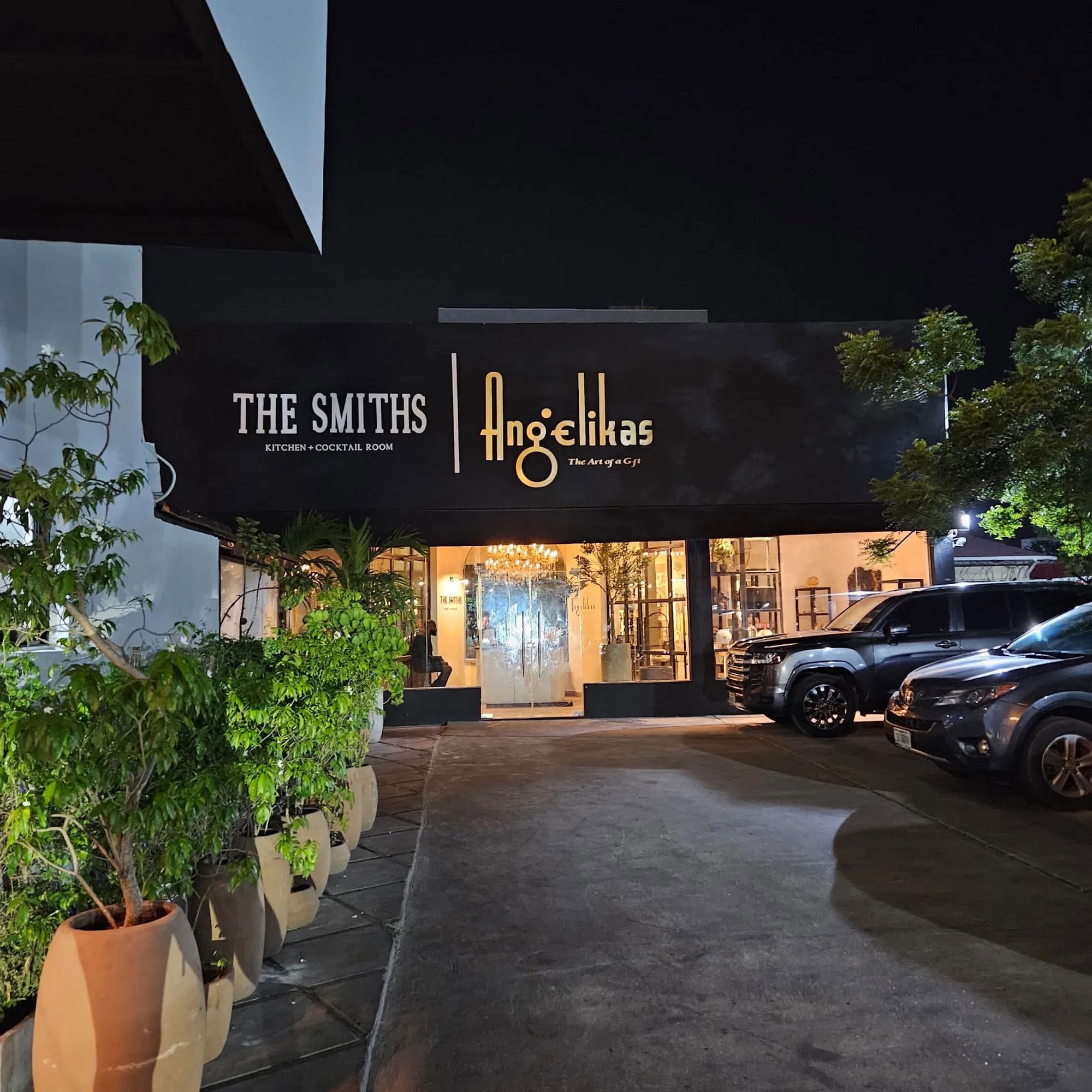 Smith Bearly, Restaurant in Wuse