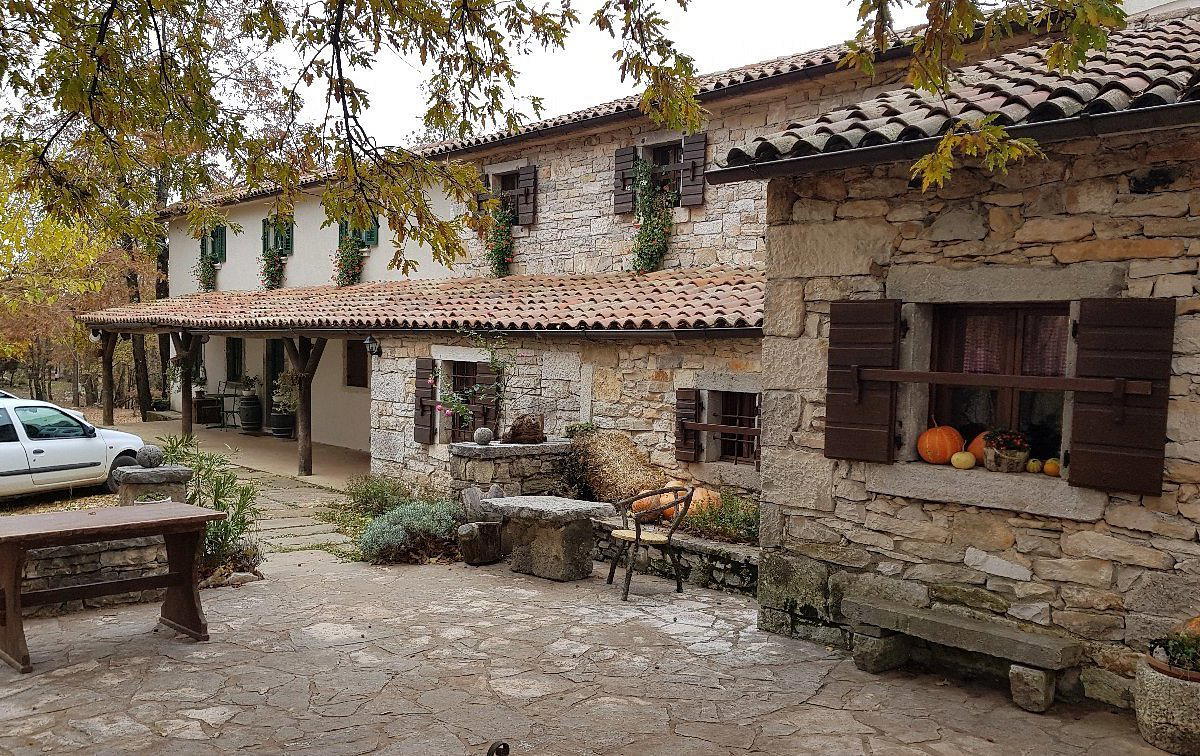 Agroturizam Ograde restaurant in Zabrezani