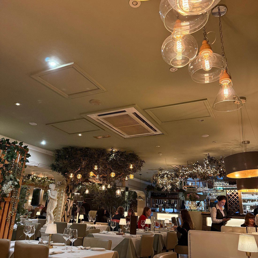 Giuliano Italian Restaurant restaurant in Wilmslow, United Kingdom