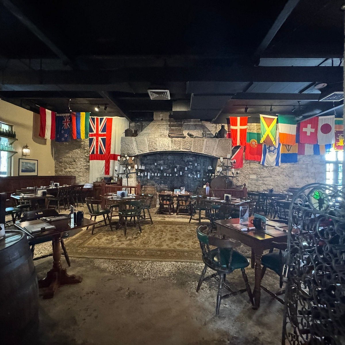 Frog & Onion Pub and Restaurant, The, Bermuda