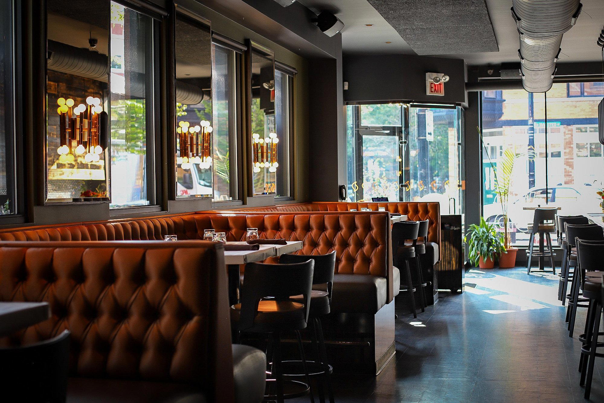 Wood restaurant in Chicago, United States