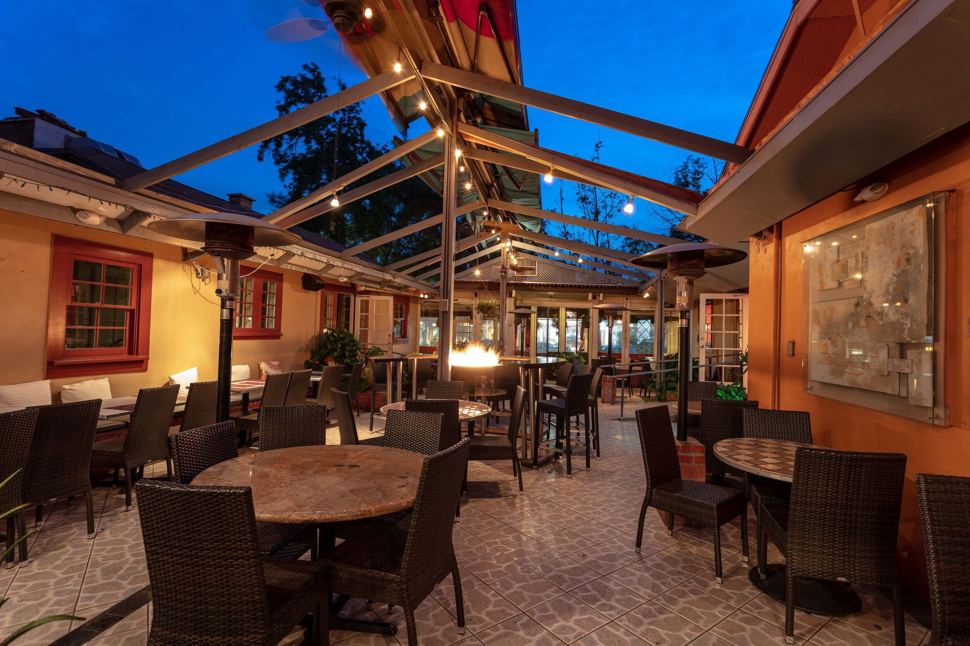 Walter's, Restaurant in Claremont