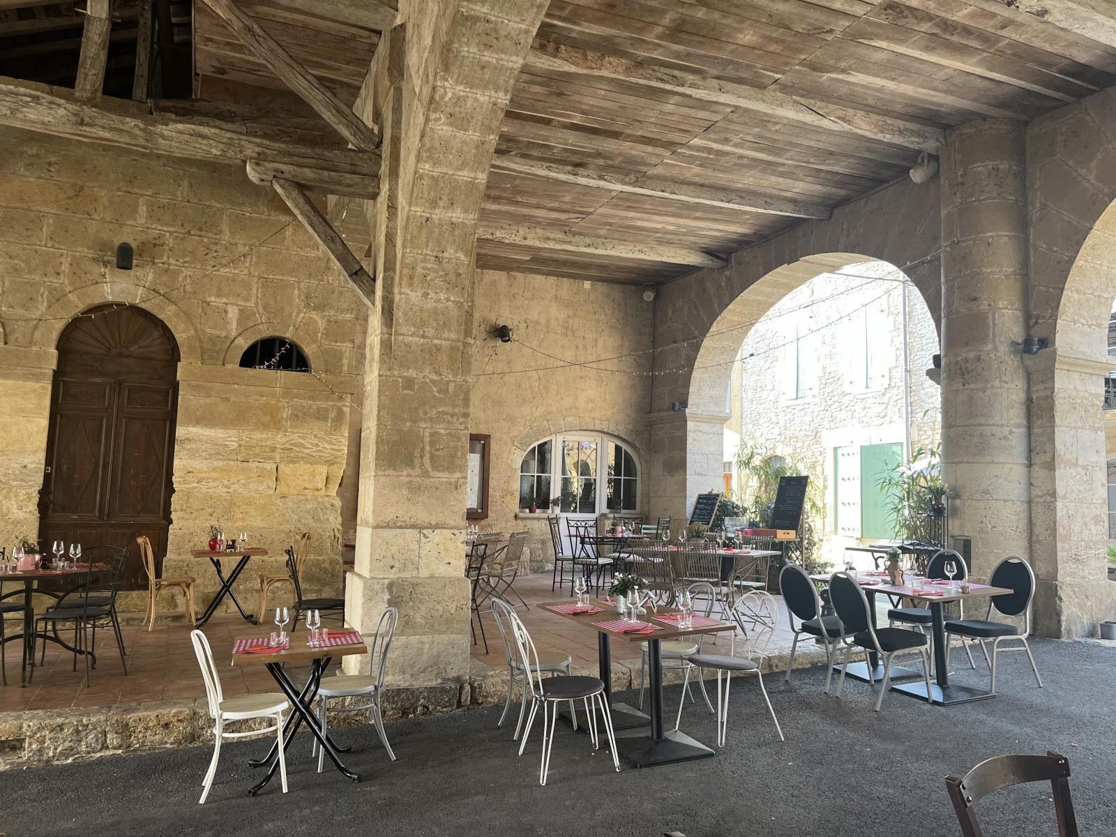 La Halle restaurant in Jegun