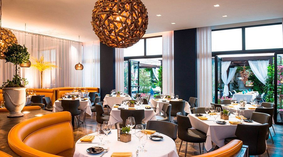 Esterel, Restaurant in Beverly Hills