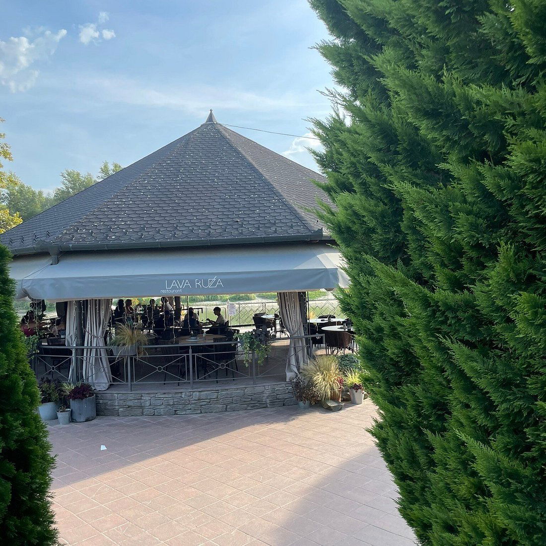 Plava Ruža, Restaurant in Apatin