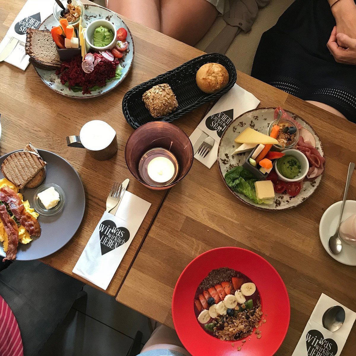 Was Wir Wirklich Lieben Deli restaurant in Hamburg, Germany