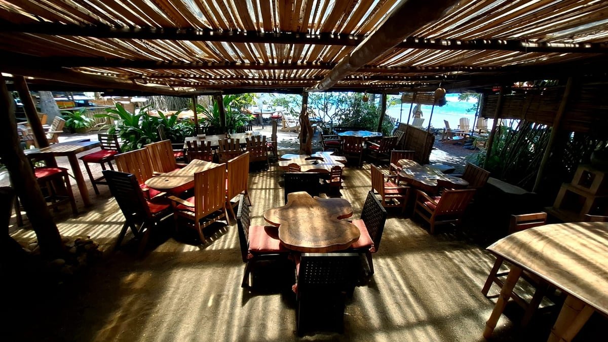 Playa de los Artistas restaurant in Puntarenas, Costa Rica
