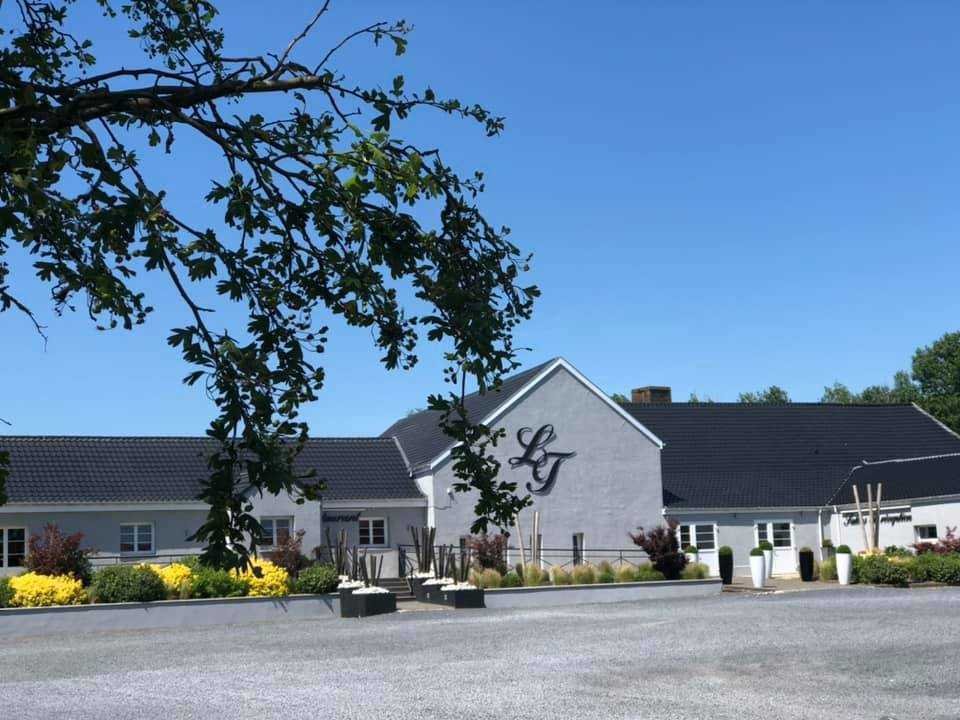 Les Tuileries restaurant in Beuvry La Foret, France