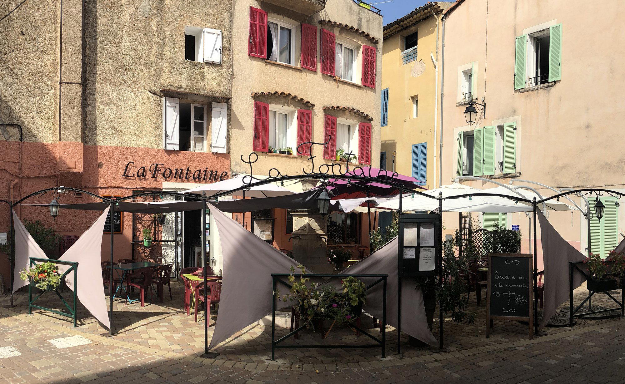 La Fontaine restaurant in Le Val, France