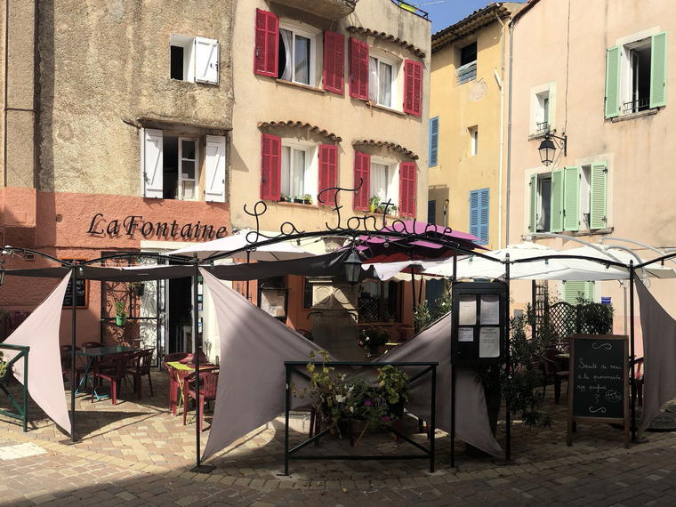 La Fontaine, Le Val, France