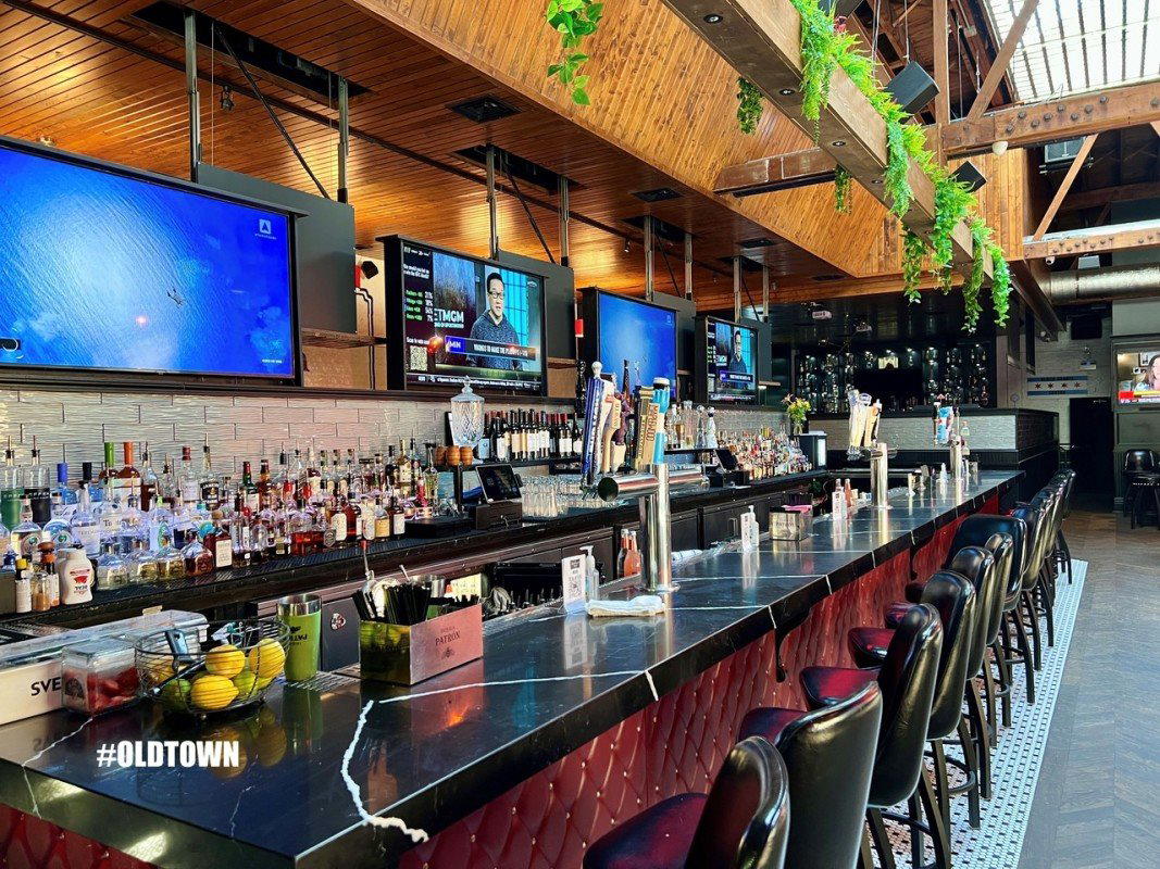 Black Barrel Tavern restaurant in Chicago, United States