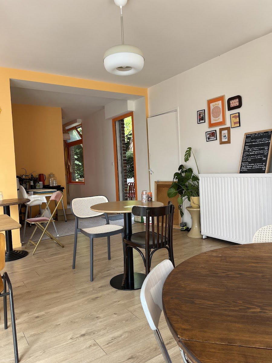 Café Mazette restaurant in Roncq, France