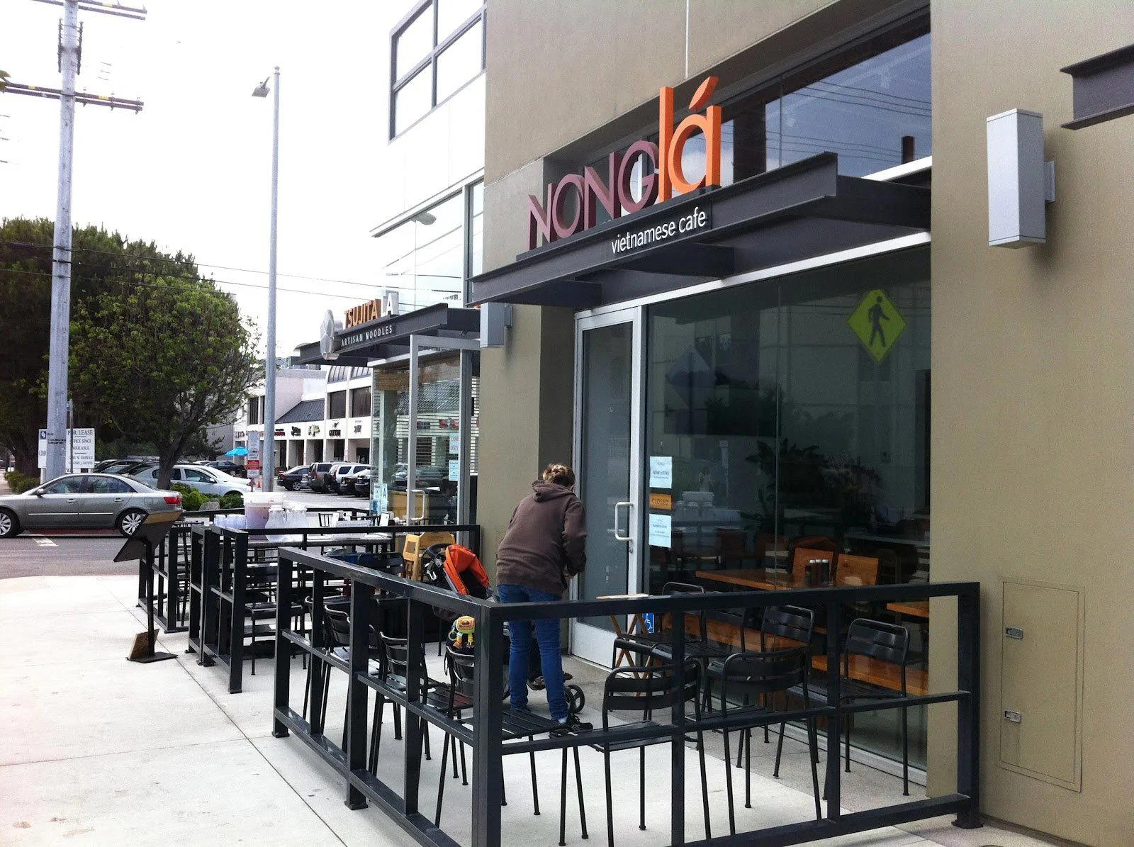 Nong Lá Vietnamese Cafe restaurant in Los Angeles, United States