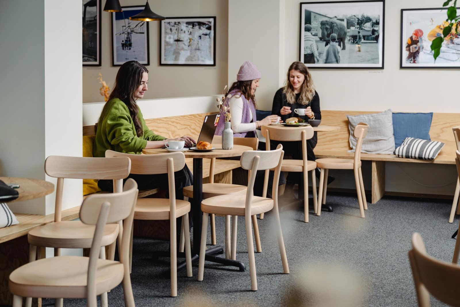 Piazza – cafedeli, Restaurant in Laax