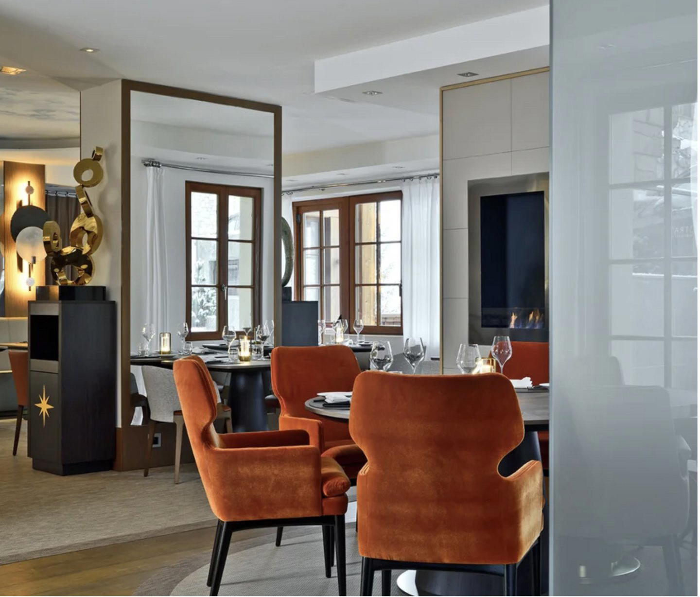 [S] Corner restaurant in Courchevel, France