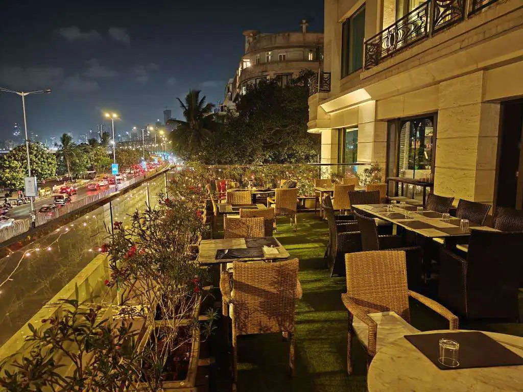 L&S Bistro, Restaurant in Mumbai