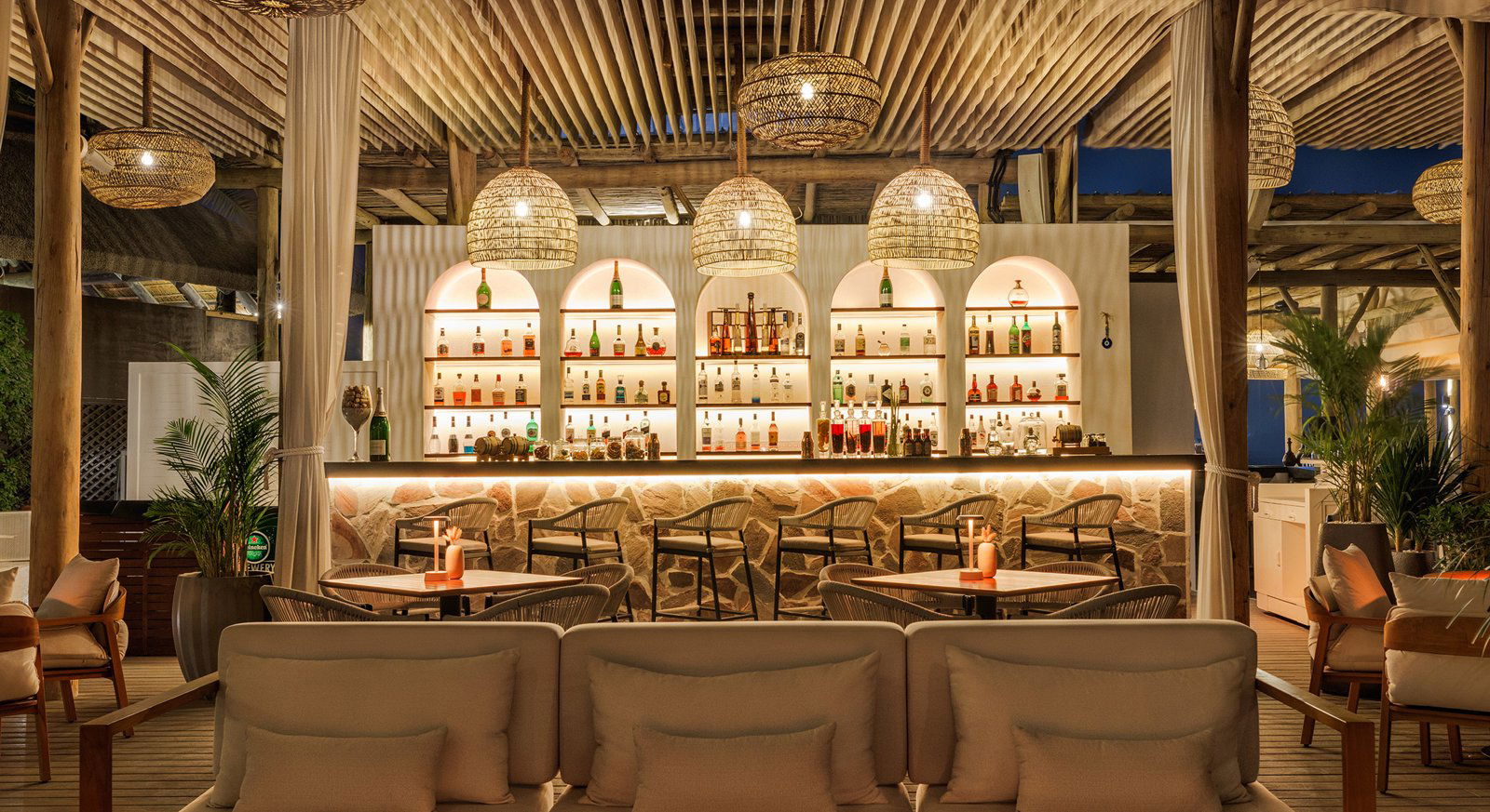 Laguna Beach Taverna & Lounge, Restaurant in Dubai