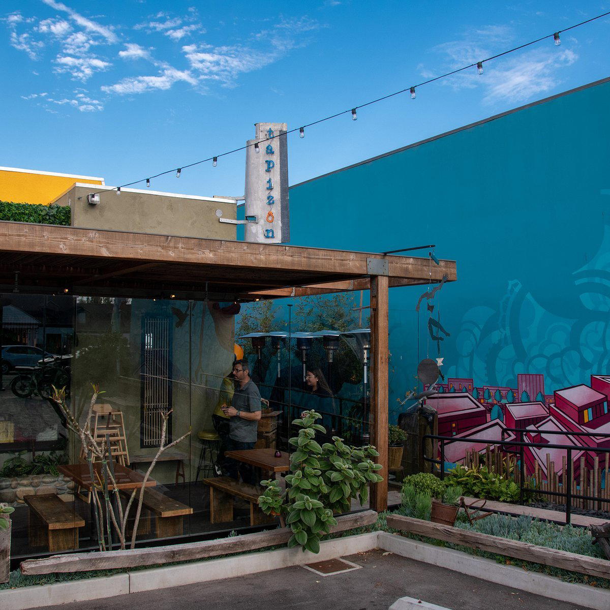 Tapizôn restaurant in El Segundo, United States