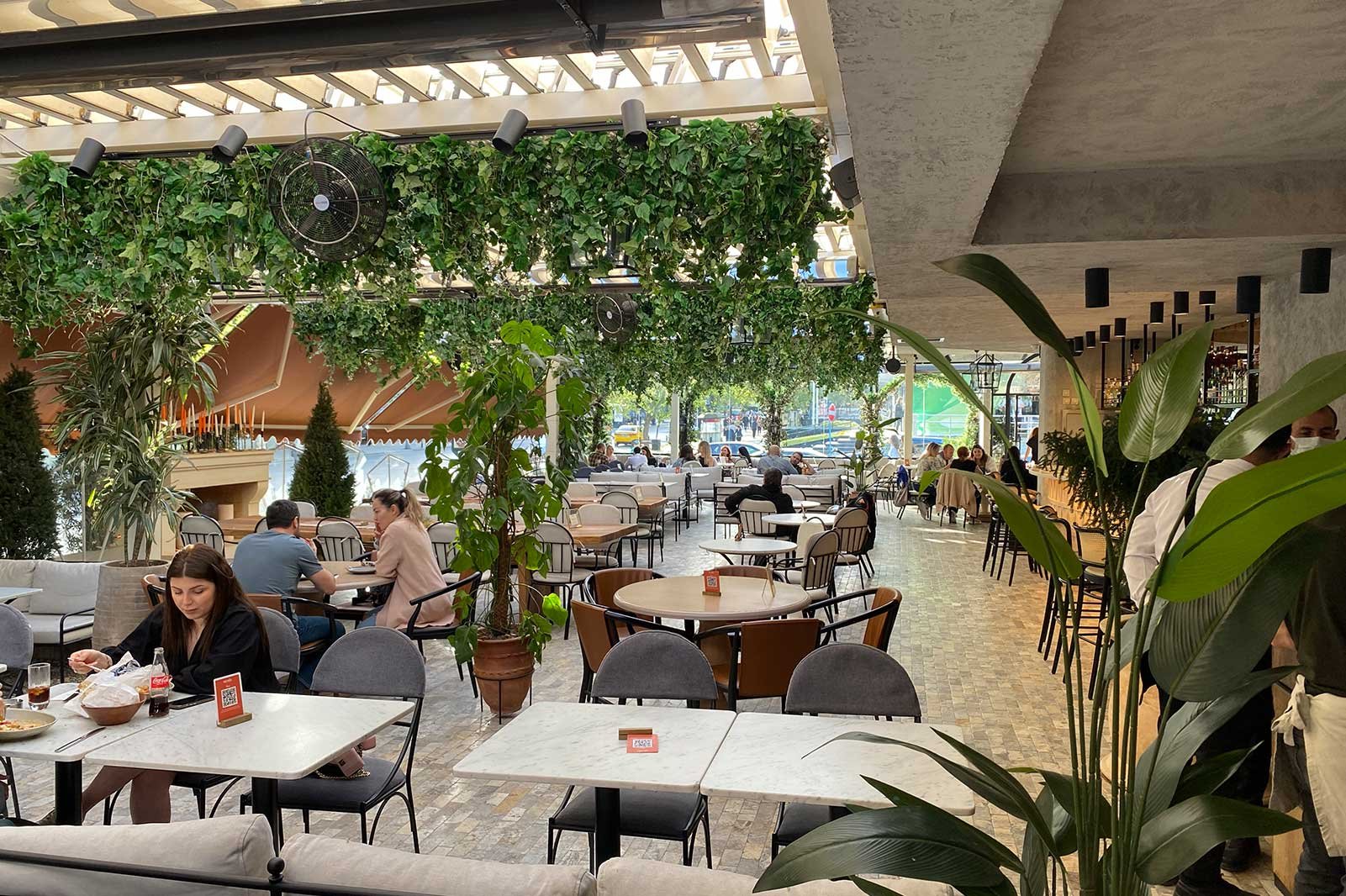 Strada by Cafe Cadde, Restaurant in Istanbul