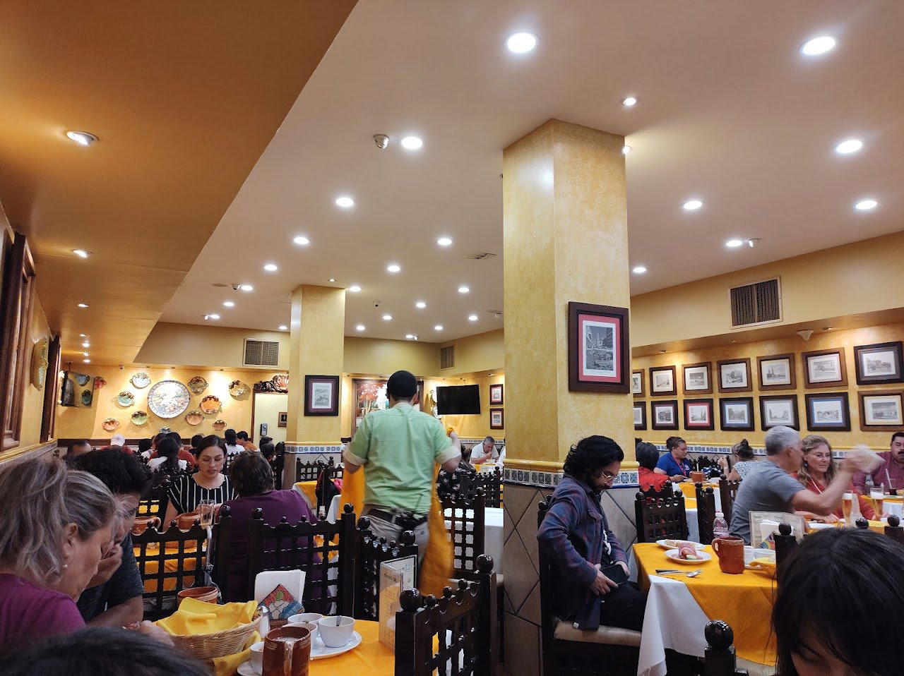 Tortas Ahogadas El Príncipe Heredero restaurant in Guadalajara, Mexico