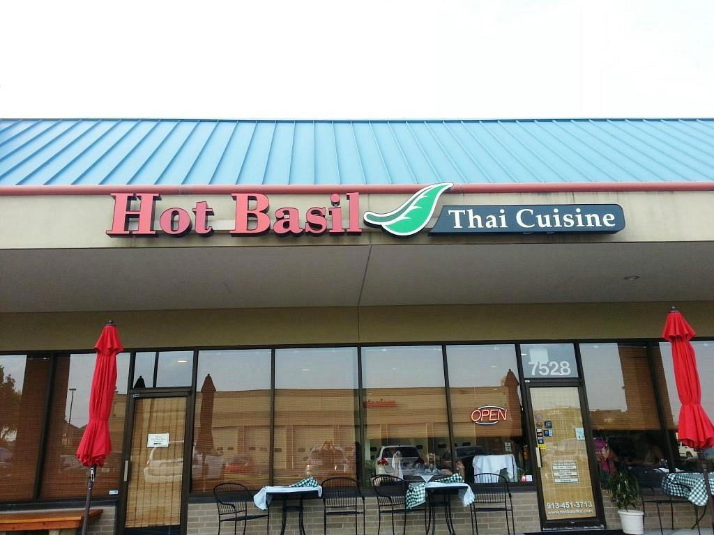 Hot Basil restaurant in Overland Park, United States