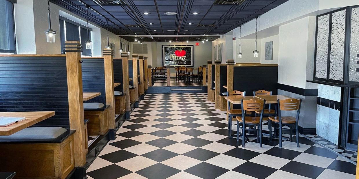 Pizzazz restaurant in University Heights, United States