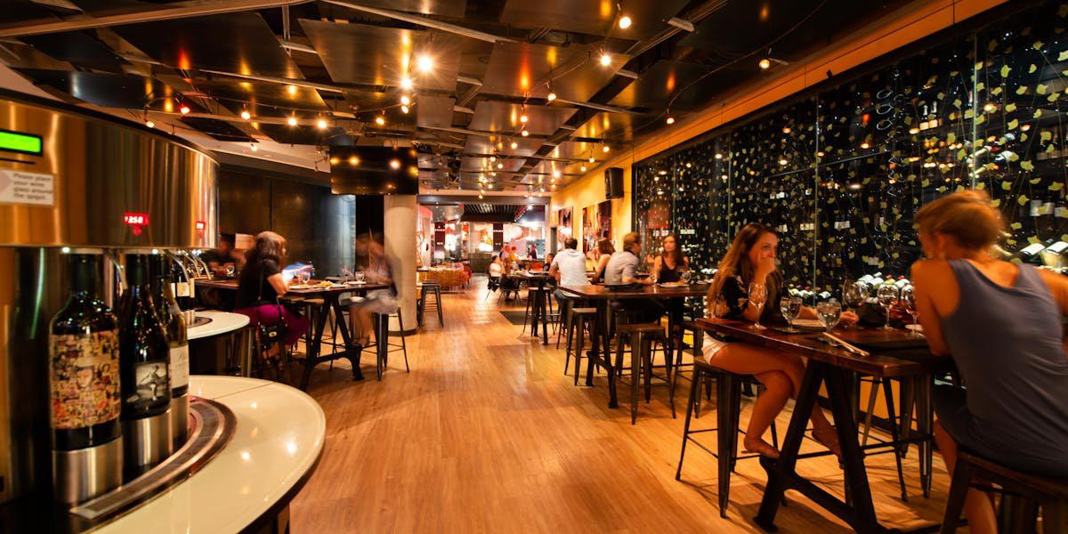Stage restaurant in Honolulu, United States