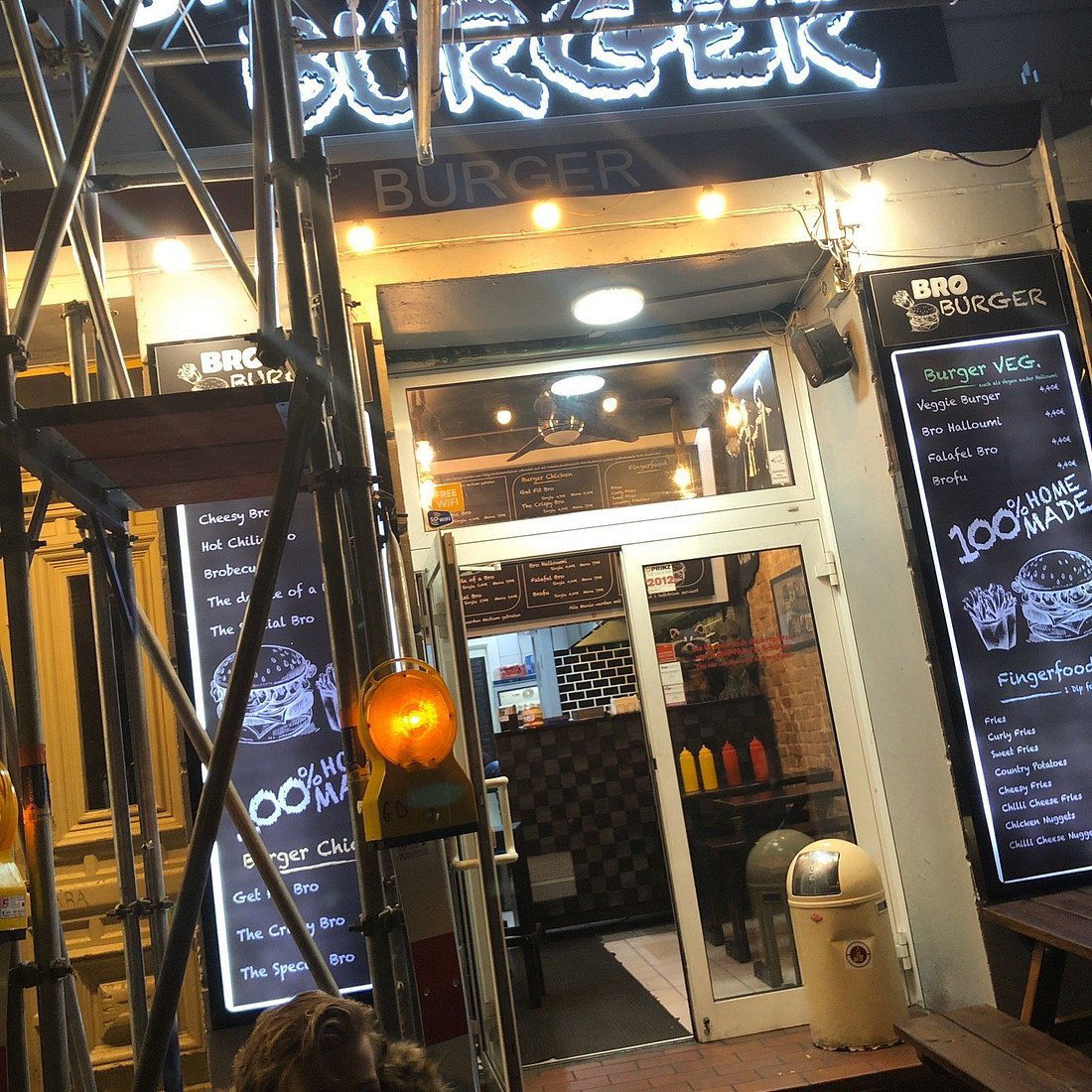 Bros Restaurant, Restaurant in Berlin