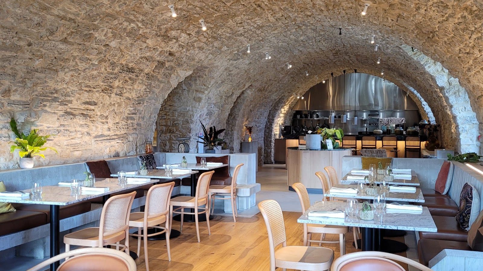 Cambrousse, Restaurant in Saint Cyr En Arthies