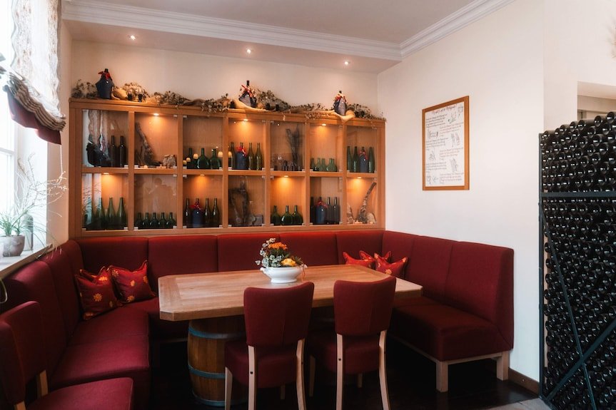 Landhotel & Weingasthof Schwarzer Adler, Restaurant in Wiesenbronn