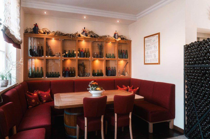 Landhotel & Weingasthof Schwarzer Adler restaurant in Wiesenbronn, Germany