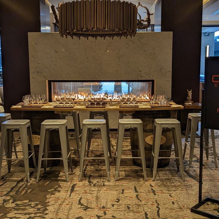 ONE18 EMPIRE, Restaurant in Calgary